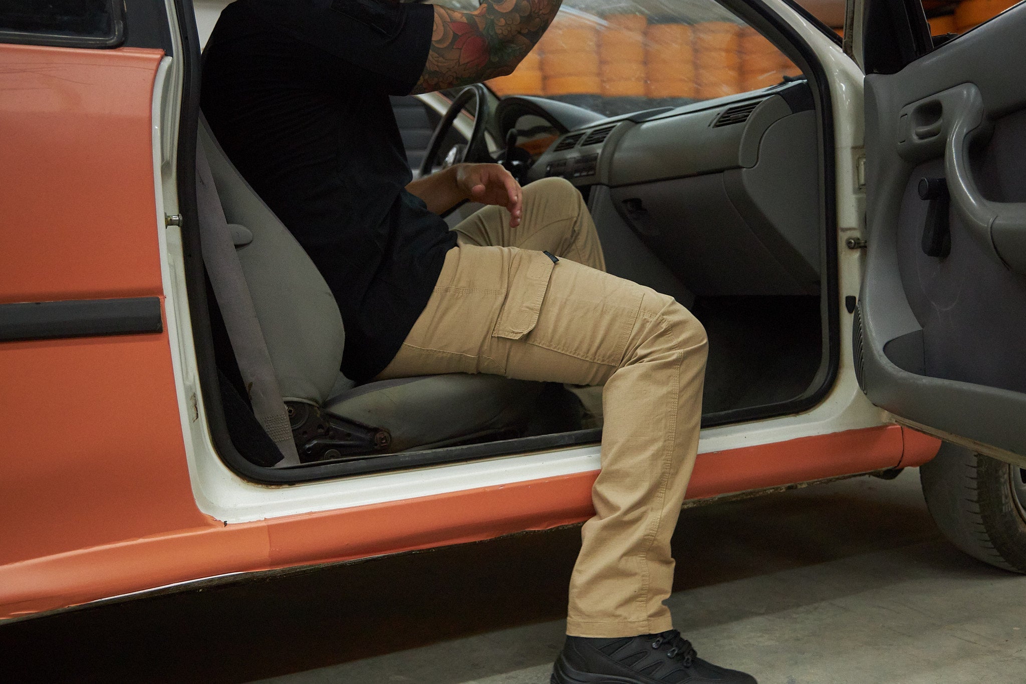 CALÇA TÁTICA CARGO: DO MUNDO MILITAR E DO TRABALHO DIRETAMENTE PARA A MODA MASCULINA