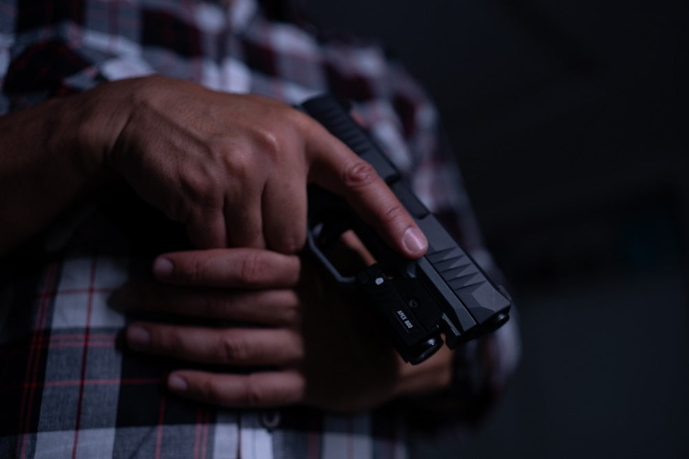 POR QUE É IMPORTANTE TER UMA ARMA EM CASA?