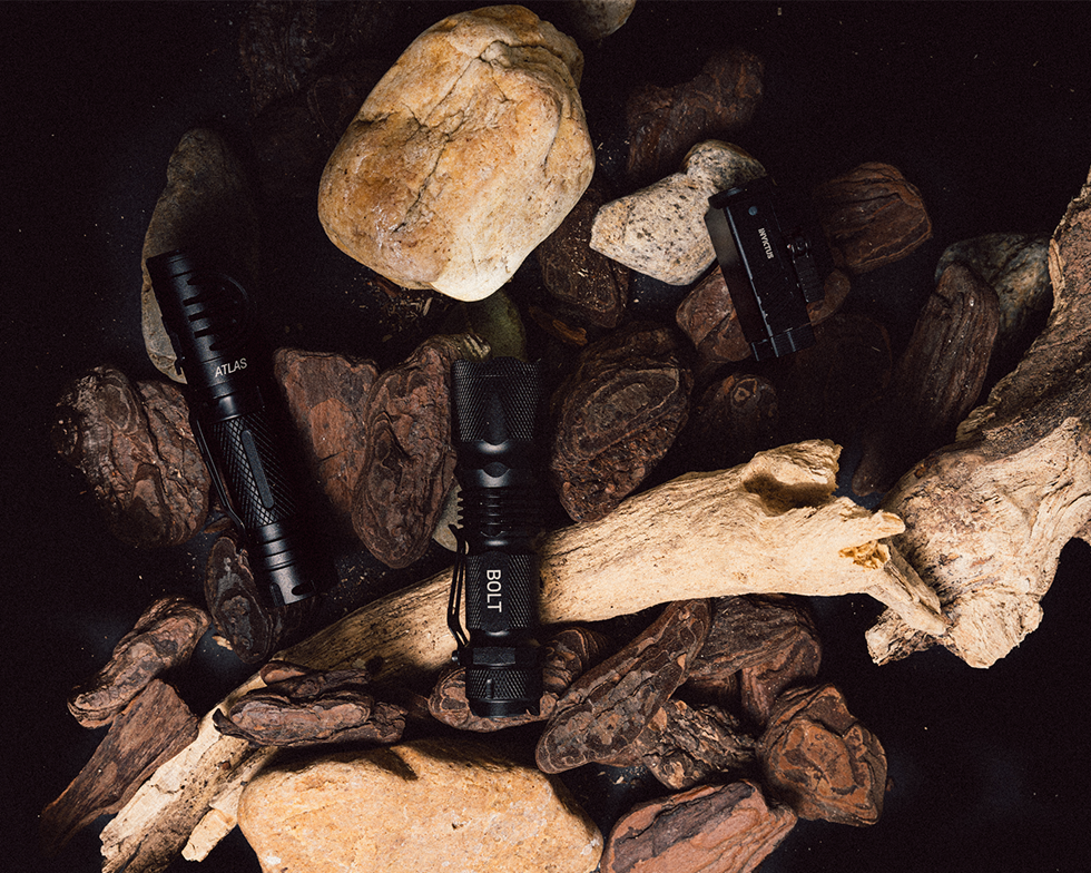 LANTERNAS INVICTUS: UM EQUIPAMENTO ESSENCIAL PRO SEU EDC