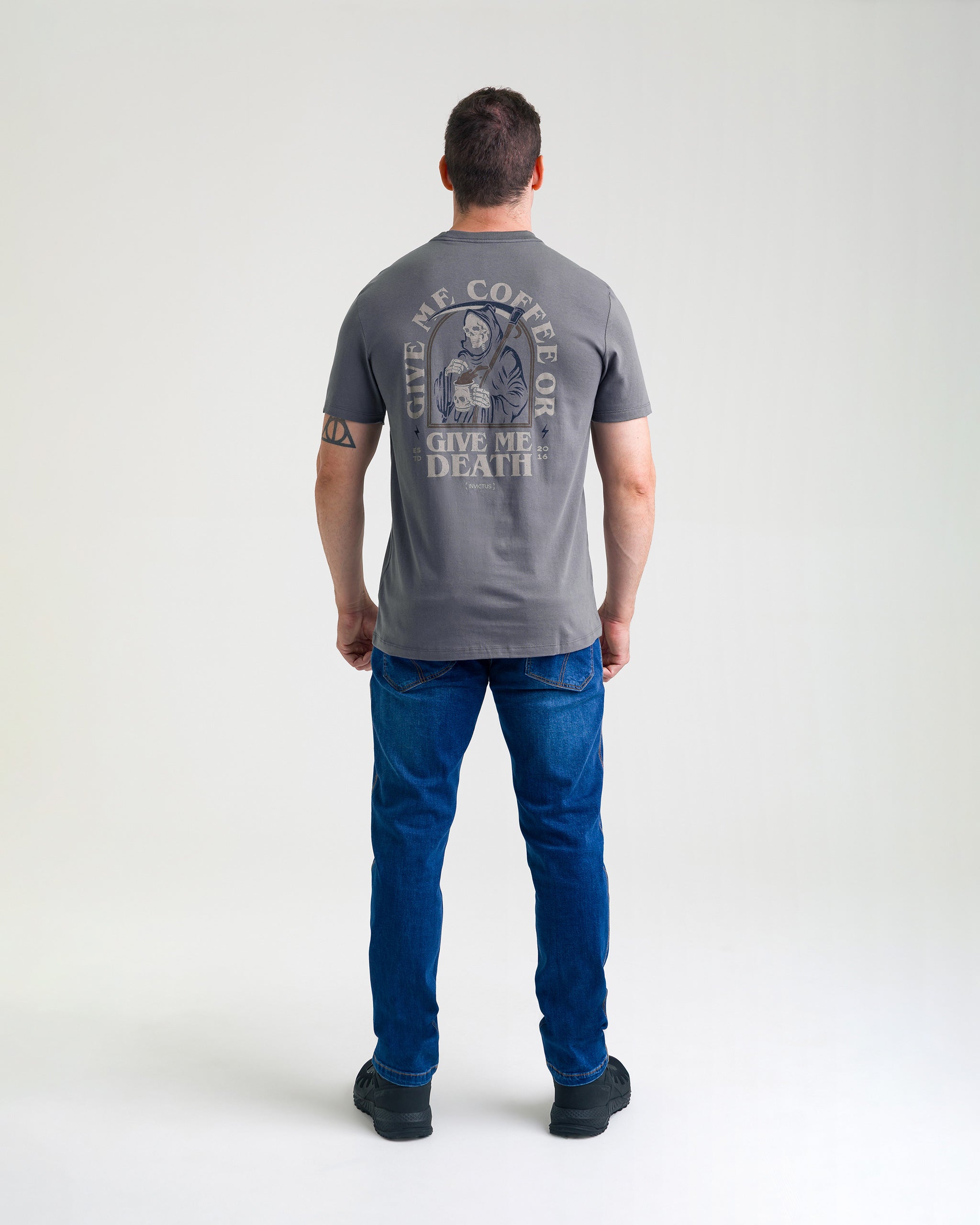 Camiseta Concept Give Me Coffee Masculina - Chumbo - INVICTUS