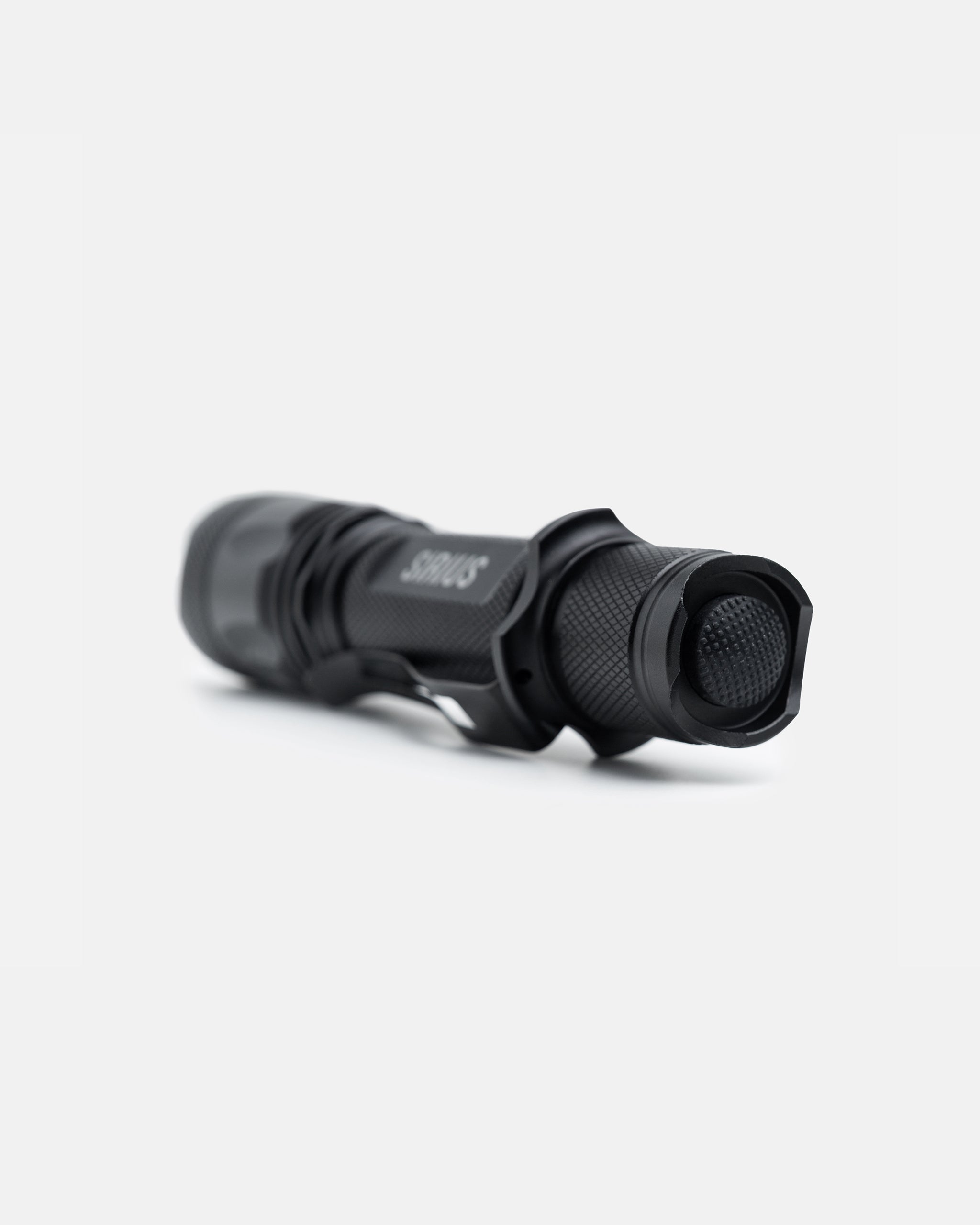 Lanterna Tática Sirius 800 Lumens - INVICTUS